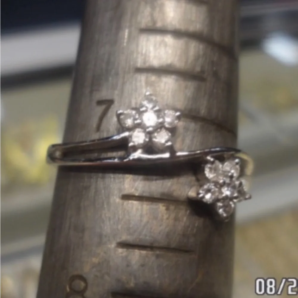 14k White Gold Ring - Picture 4 of 6
